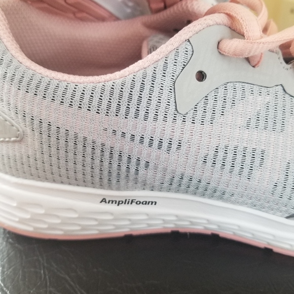 Asics Running Shoes. Size 5. Very good condition - Picture 7 of 8